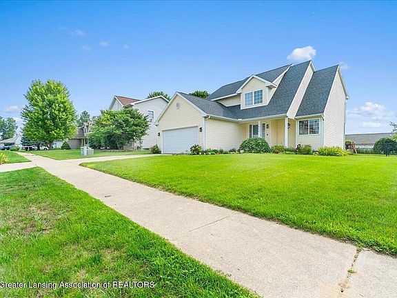 4th image of 1604 Holbrook Dr
