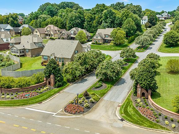 4th image of 1644 Botsford Dr