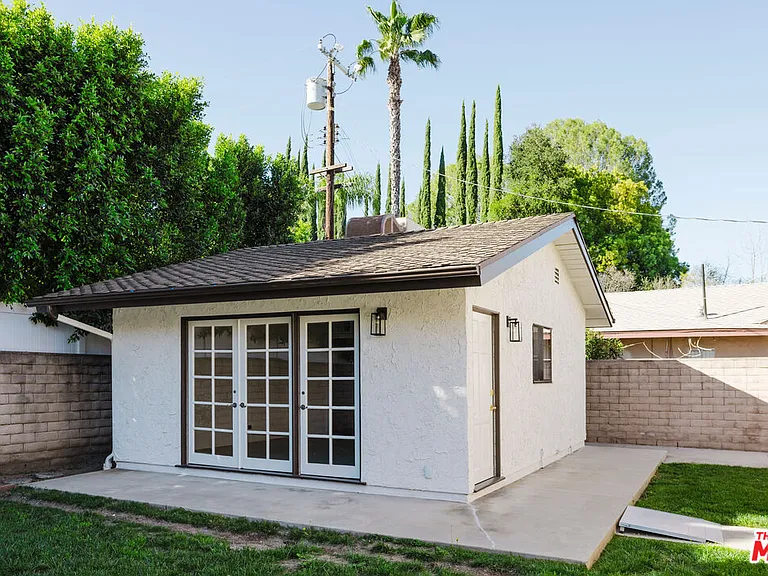 4933 Collett Ave — Photo 46