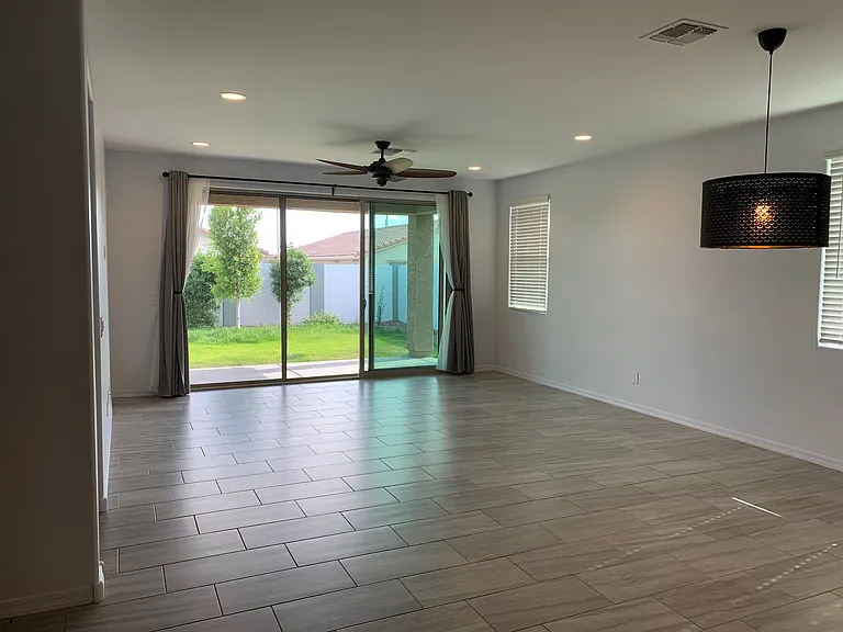 14579 W Dahlia Dr — Photo 5