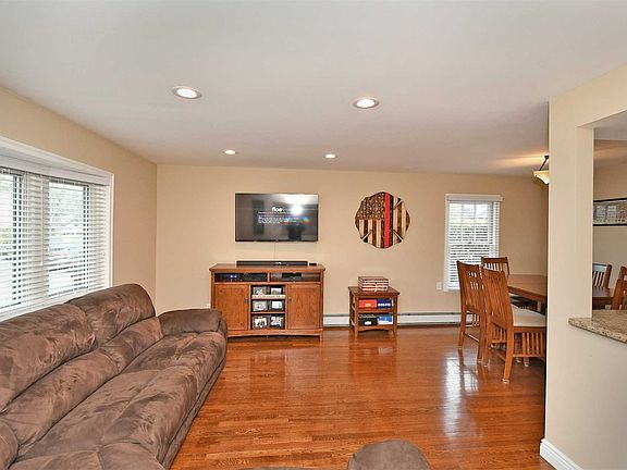 3rd image of 10 Bernard St