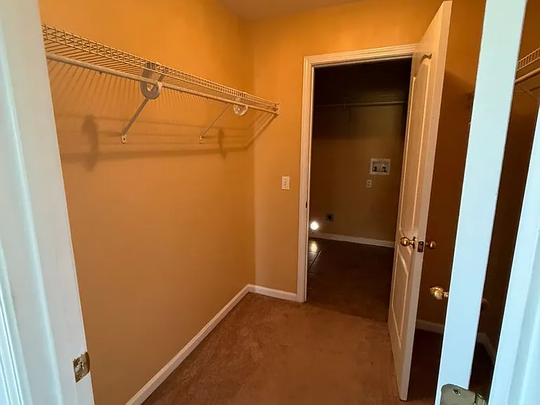 511 W Watts St — Photo 20