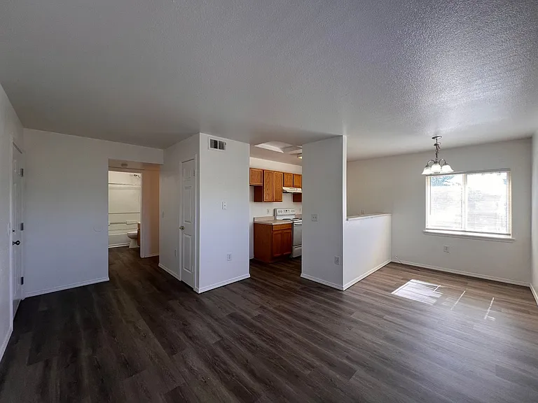 Bramwell - 430 Willow Way — Photo 3