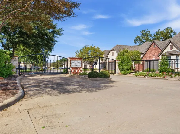 600 N Avalon Ct, Granbury, TX 76048
