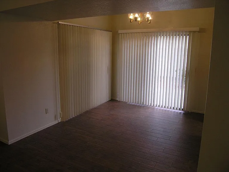Dining room with double arcadia doors