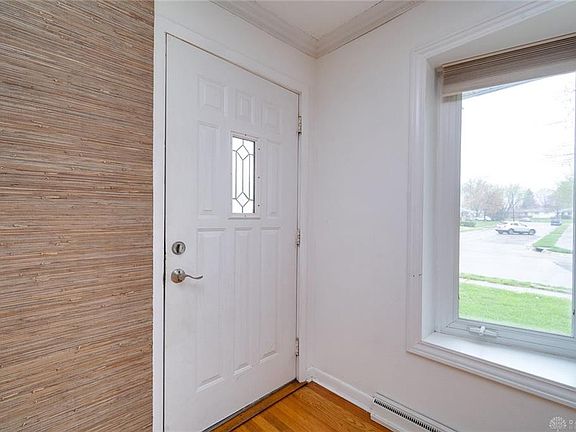 4th image of 1323 Oakhill Ave