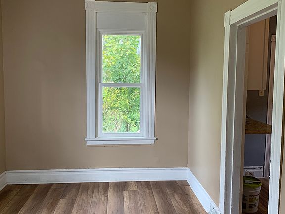 4th image of 407 Stanton St