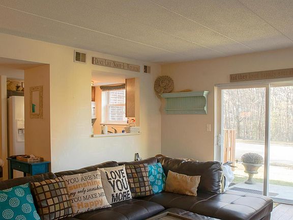 3rd image of 1400 Greendale Ct Unit 2