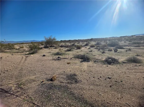 S Frontage Rd, Yucca, AZ 86438