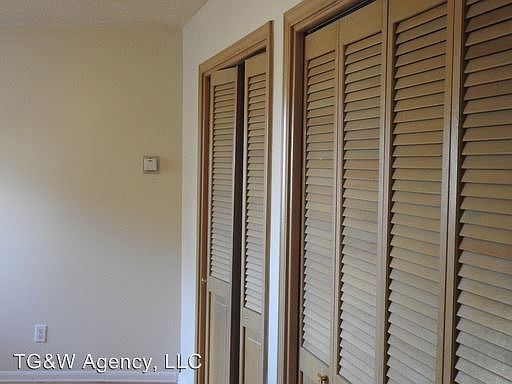 5th image of 7715 Winter Ave NE