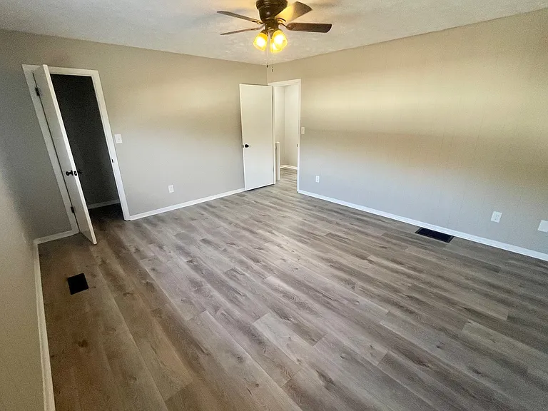511 Brown School Rd — Photo 11