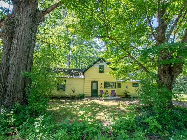 1304 S Richter Rd, Suttons Bay, MI 49682