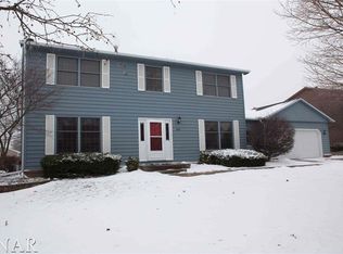 32 Harbor Pointe Cir, Bloomington, IL