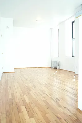 Rented by Tower Brokerage | media 63