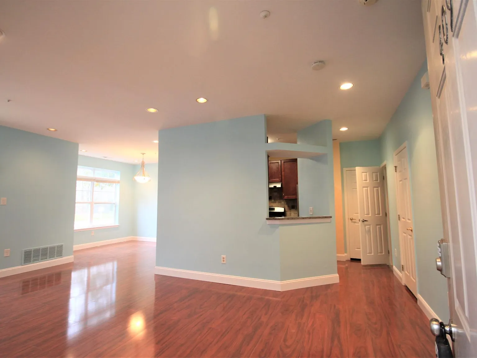 2 bed, 2.5 bath, 1306 sqft, $2,650 — Photo 3