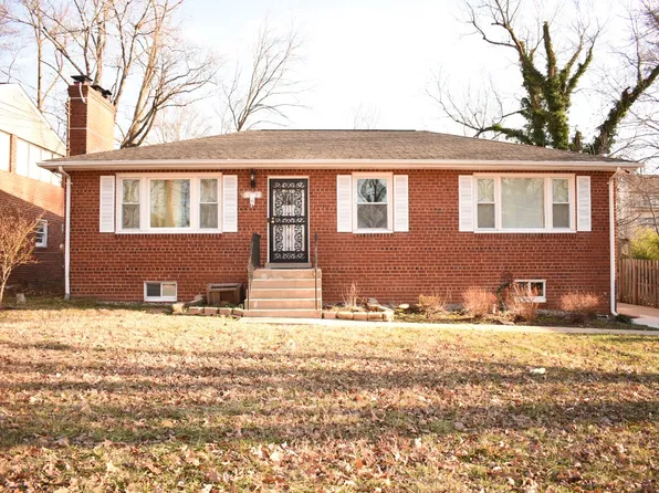 813 Forest Dr S, Oxon Hill, MD 20745