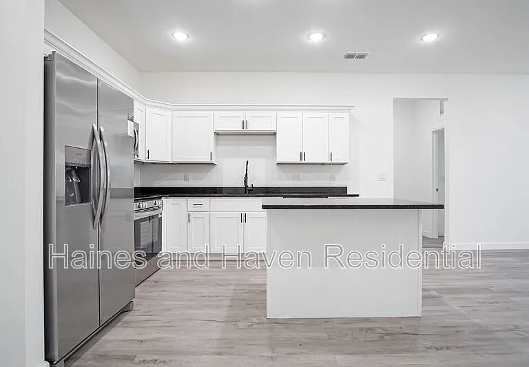 304 Pearl St — Photo 10