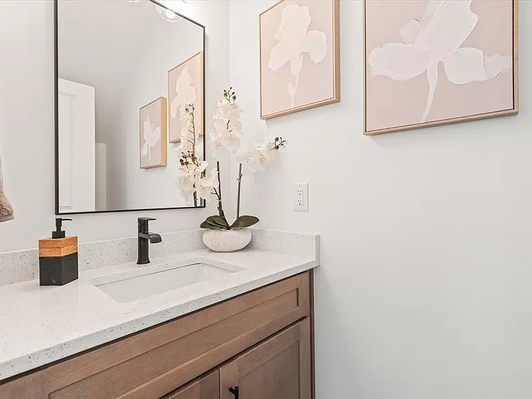 605 Poplar St — Photo 9