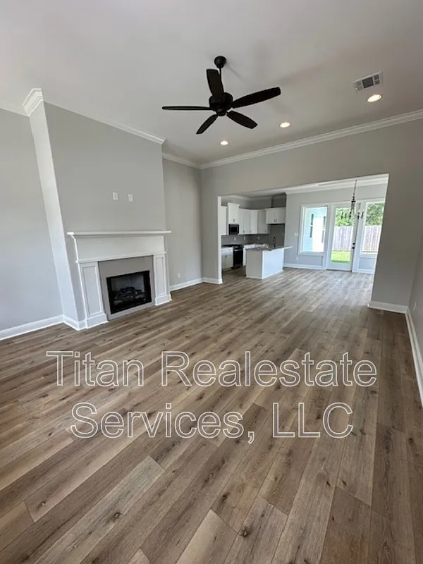 3 bed, 2.5 bath, 1605 sqft, $2,100 — Photo 2