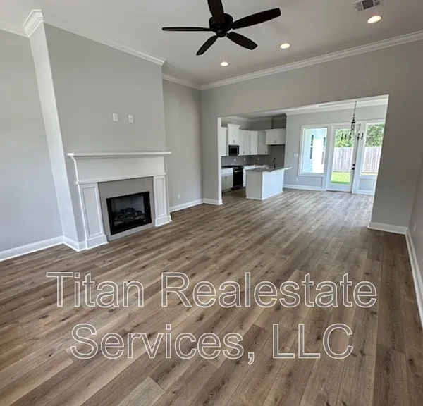 124 Jagged Grove Ln — Photo 2