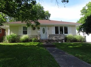 214 Park Ln, Carmi, IL 62821