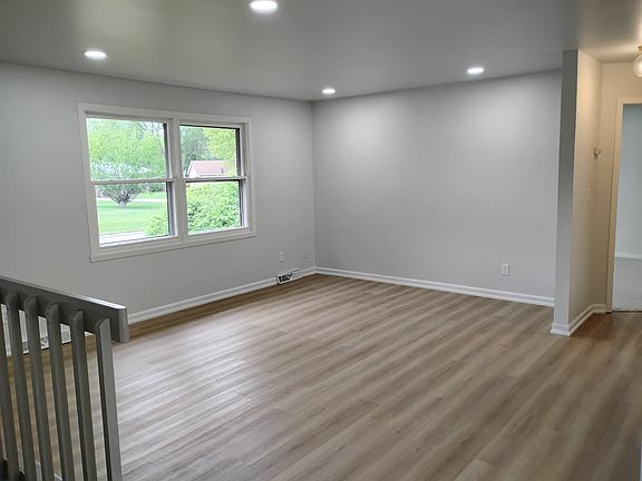 5th image of 5827 El Paso Cir