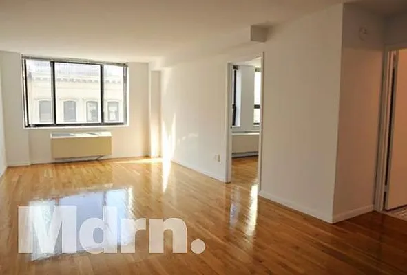 Rented by Mdrn Residential | media 25