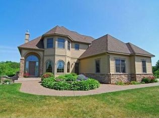 5990 Dahlgren Rd, Chaska, MN 55318