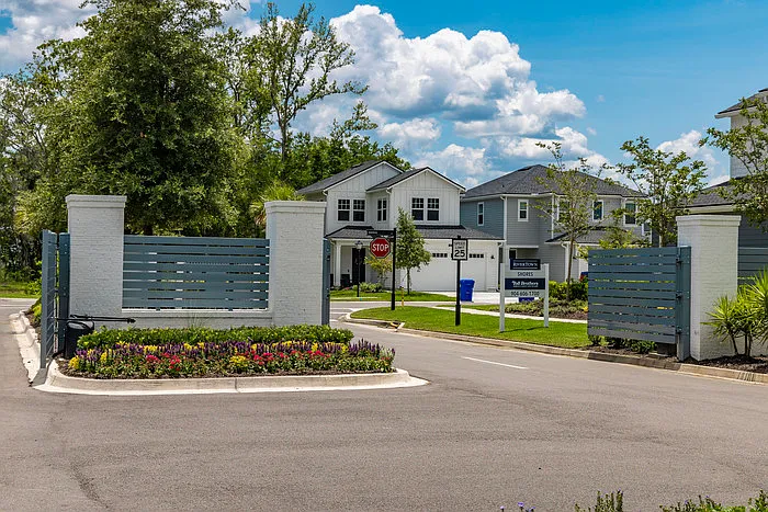 110 Oak Park Dr — Photo 42