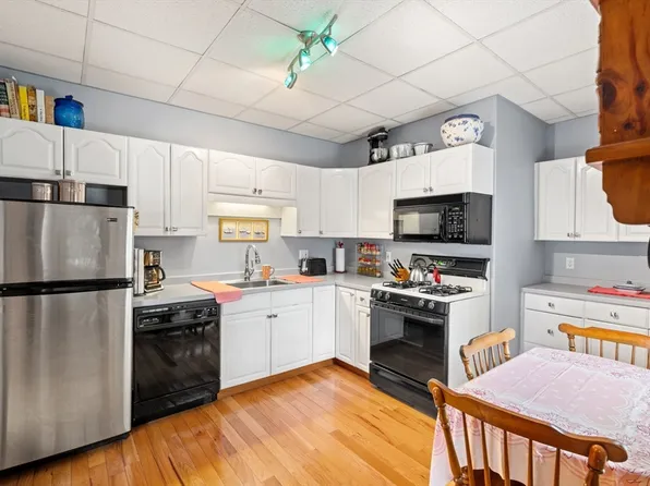 115 W Emerson St #102, Melrose, MA 02176