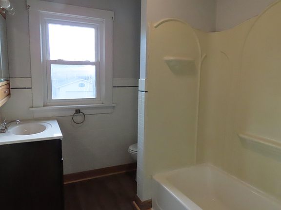 3rd image of 662 N 4th St