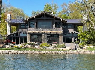 662 Manhattan Rd SE, East Grand Rapids, MI 49506