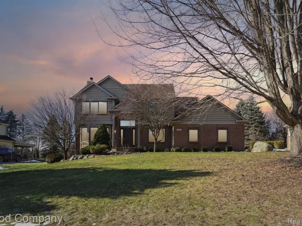 8129 Staghorn Trl, Clarkston, MI 48348