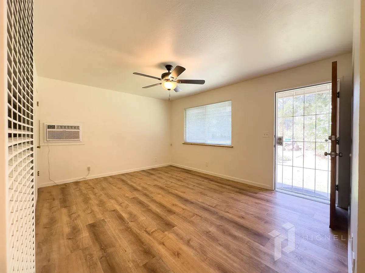 Building Photo - 305 W Lindo Ave