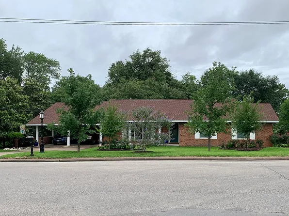 228 W Palm St, Bellville, TX 77418