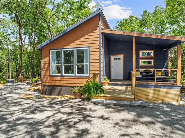 74 Golf Course Dr, Mound City, KS 66056