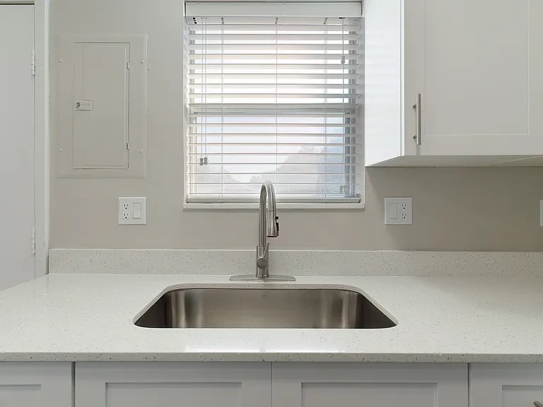 Emerald Cove West — Photo 8