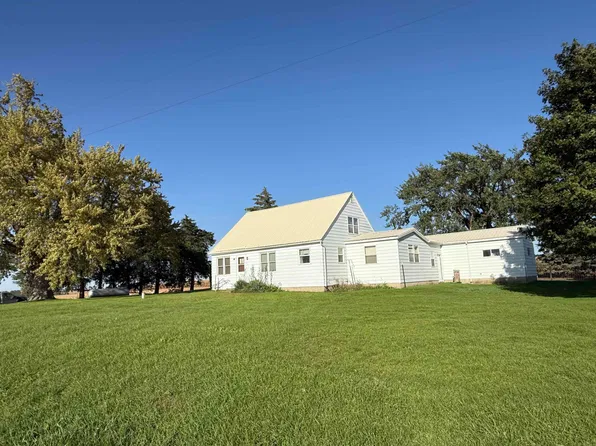 2848 Scott Blvd, Winthrop, IA 50682