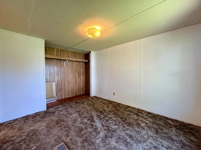 225 Community Dr #9 — Photo 11