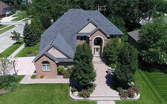 3rd image of 20124 Huron Dr