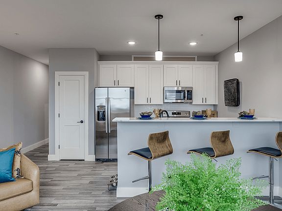 4th image of 1230 Elm St #212