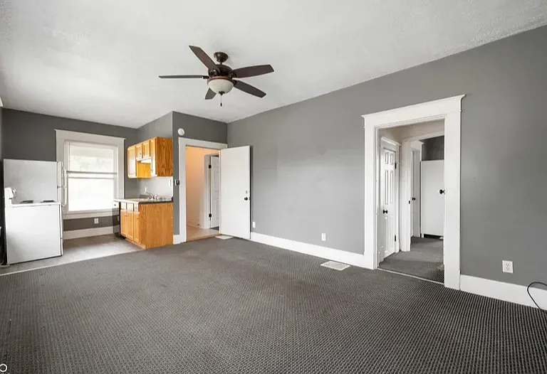 100 N Calvert Ave — Photo 3