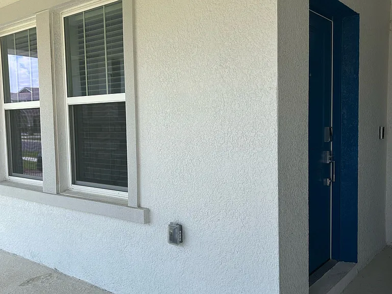 2887 Armstrong Ave — Photo 2