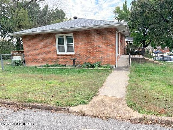 3rd image of 1612 Ridgewood Dr