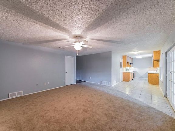 3rd image of 2812 Faye Dr