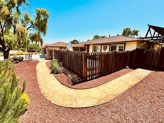 3rd image of 820 Encino Dr