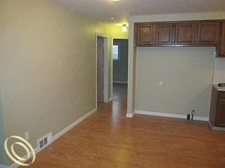 5th image of 102 Gilman St