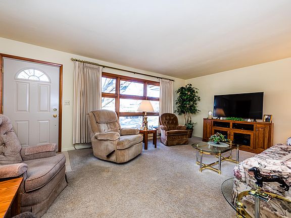 4th image of 2227 Lynn Dr