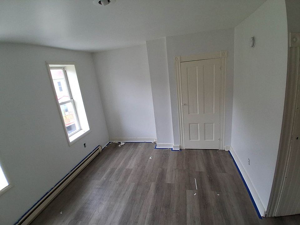 1st image of 302 Columbia St APT 4