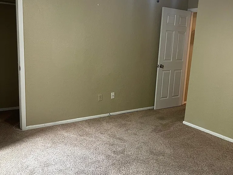 5101 Middlecoff Rd #5 — Photo 4